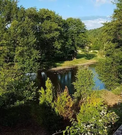 Alojamento de Acomodação e Pequeno-almoço Les Roches D'hotes 3*