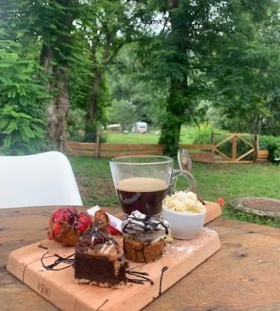 Les Roches D'hotes Bed & Breakfast 3*