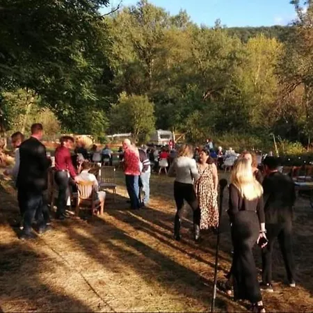 Alojamento de Acomodação e Pequeno-almoço Les Roches D'hotes